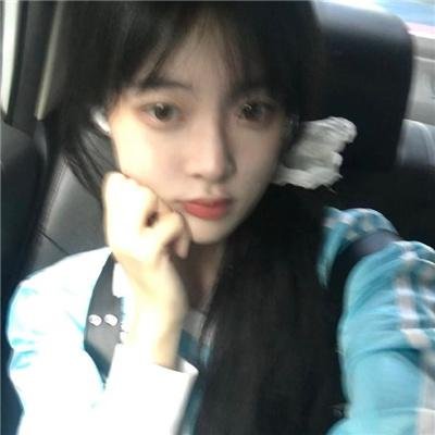 三个带面纱的女子